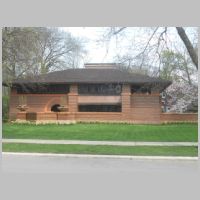 Arthur Heurtley House in Oak Park, Illinois (1902), photo Steven Kevil, Wikipedia.JPG